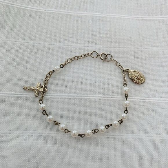 Vintage Faux Pearl Silver Tone Cross & Virgin Mary Charm Bracelet 7 Inch - Picture 1 of 8
